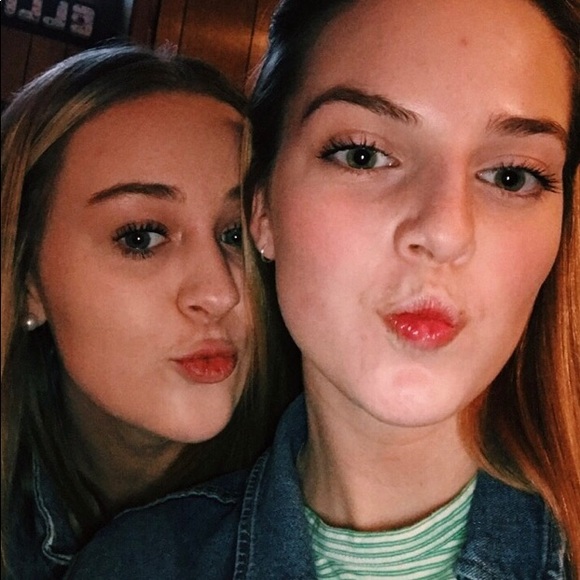 Meet your Posher, Emily - Picture 1 of 1